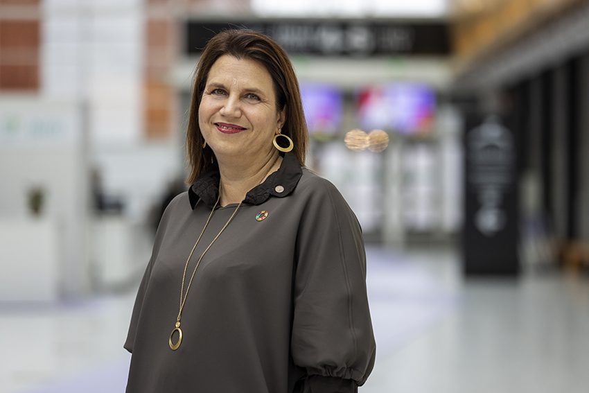 Katri Palo kirjoittaa täydennyskoulutuksen suunnittelusta. Kuvassa Palo Hammaslääkäripäivillä.